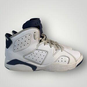 Kids Nike Air Jordan 6 Retro size 2.5Y